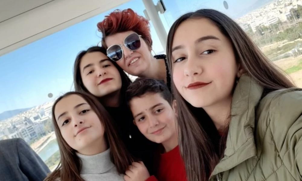 Ακούραστη φοιτήτρια εκπαιδευτικός και πολύτεκνη μητέρα